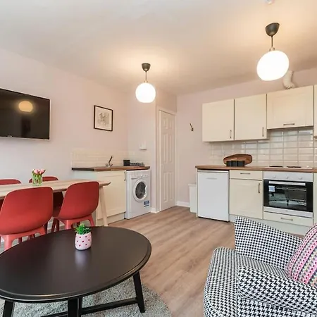 아파트 Fully Refurb Apt7 3rd Floor 드로이다